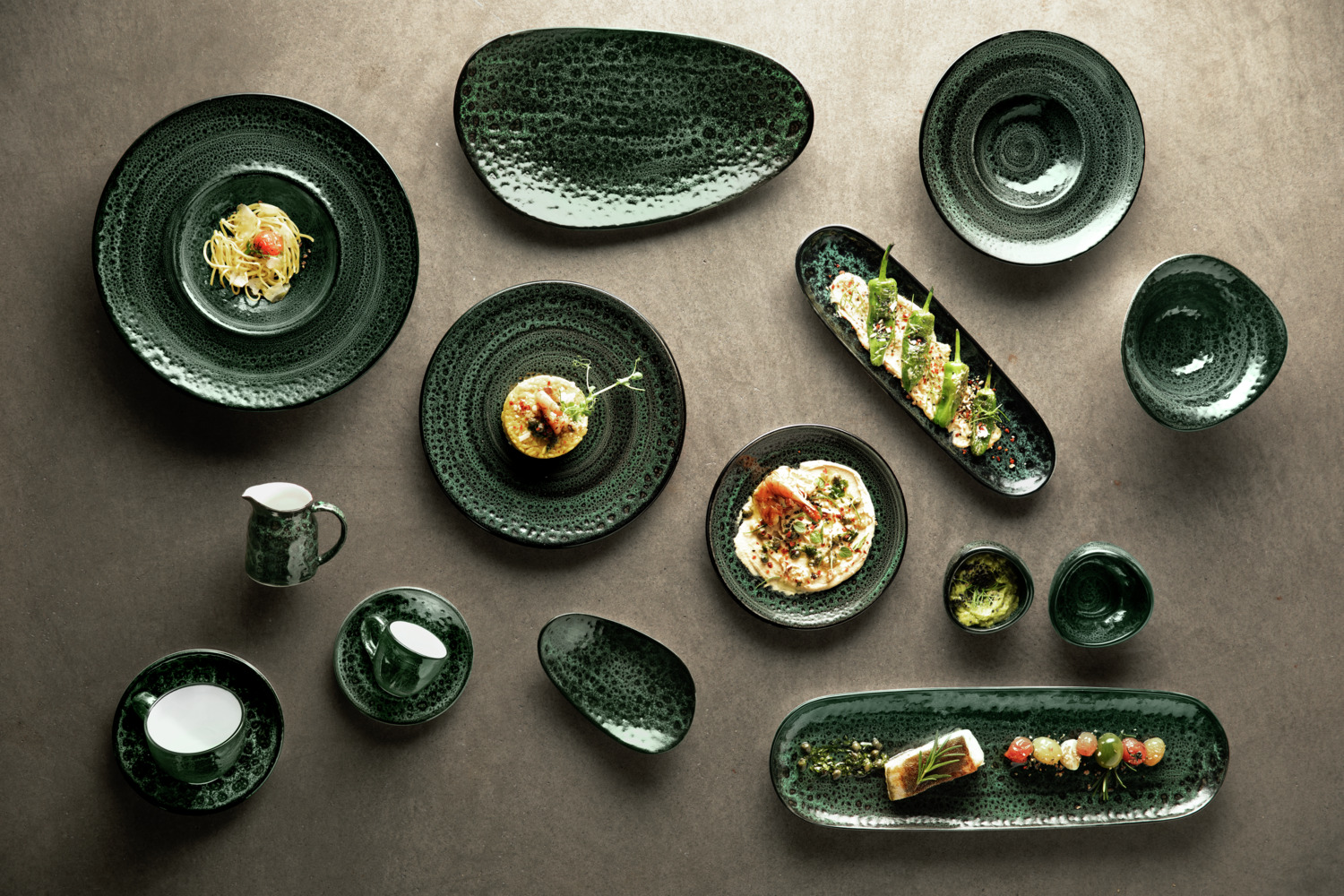 Flat plate Black Reef porcelain, round