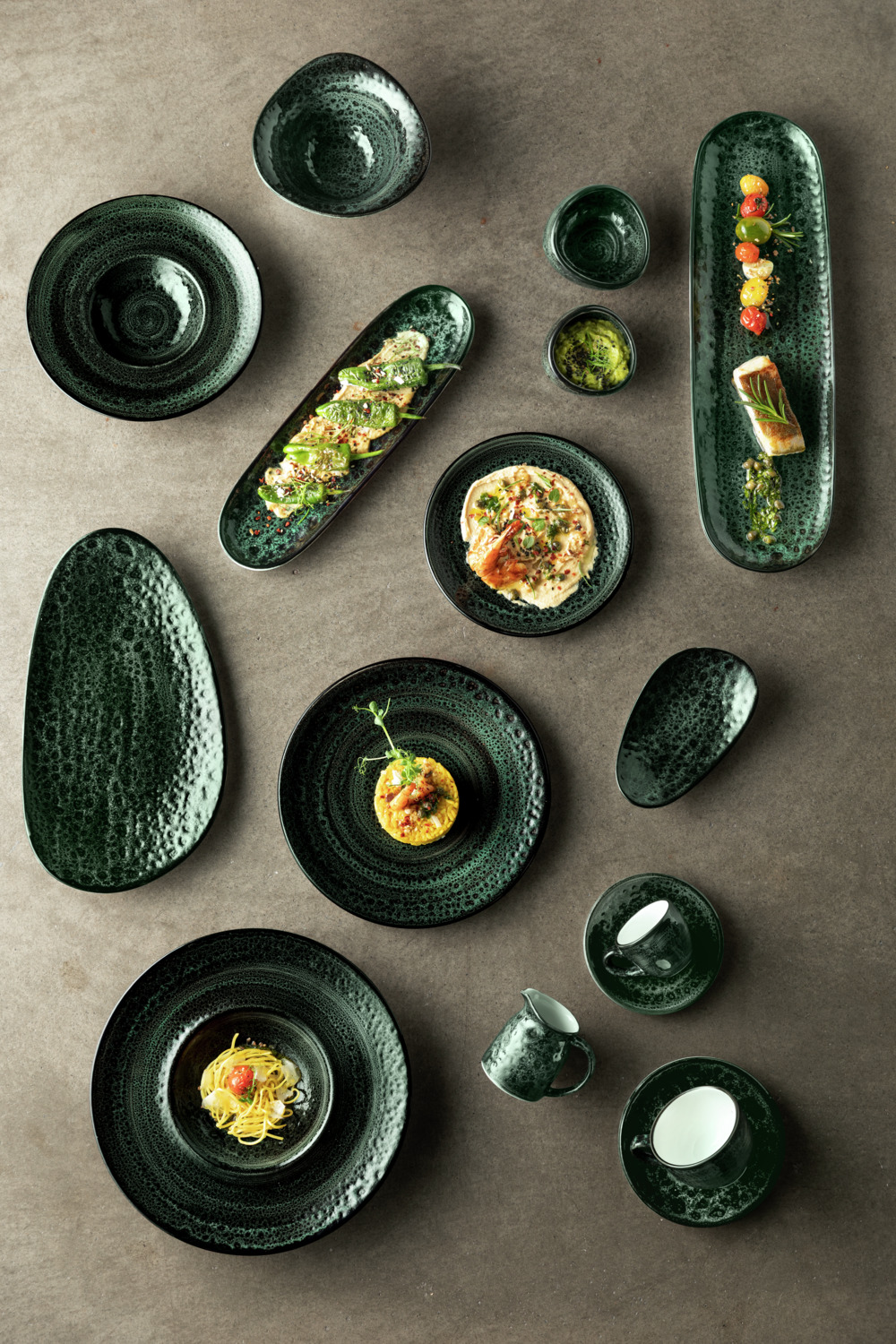 Flat plate Black Reef porcelain, round