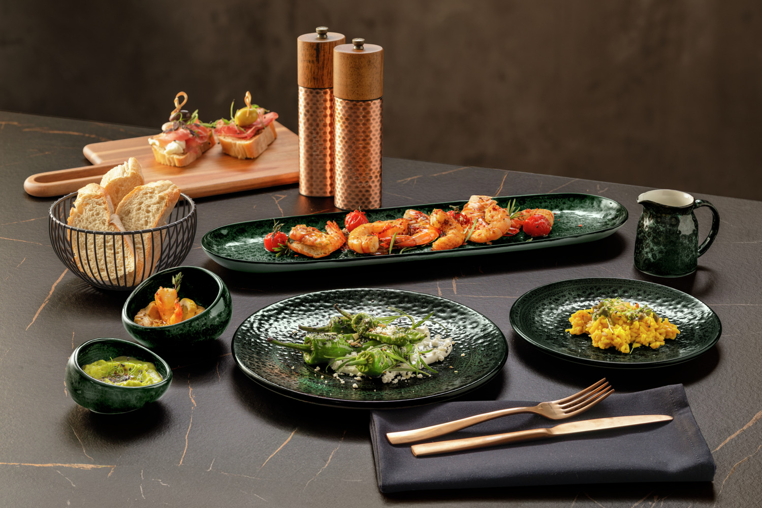 Flat plate Black Reef porcelain, round