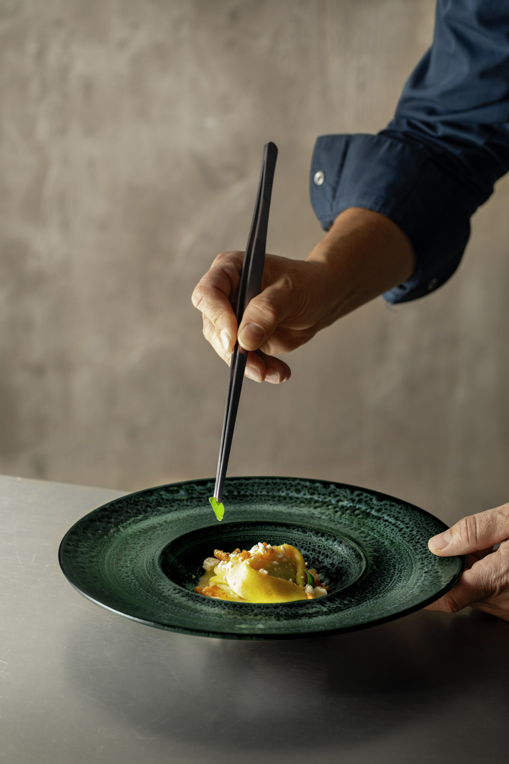 Deep plate Black Reef porcelain, with wide rim