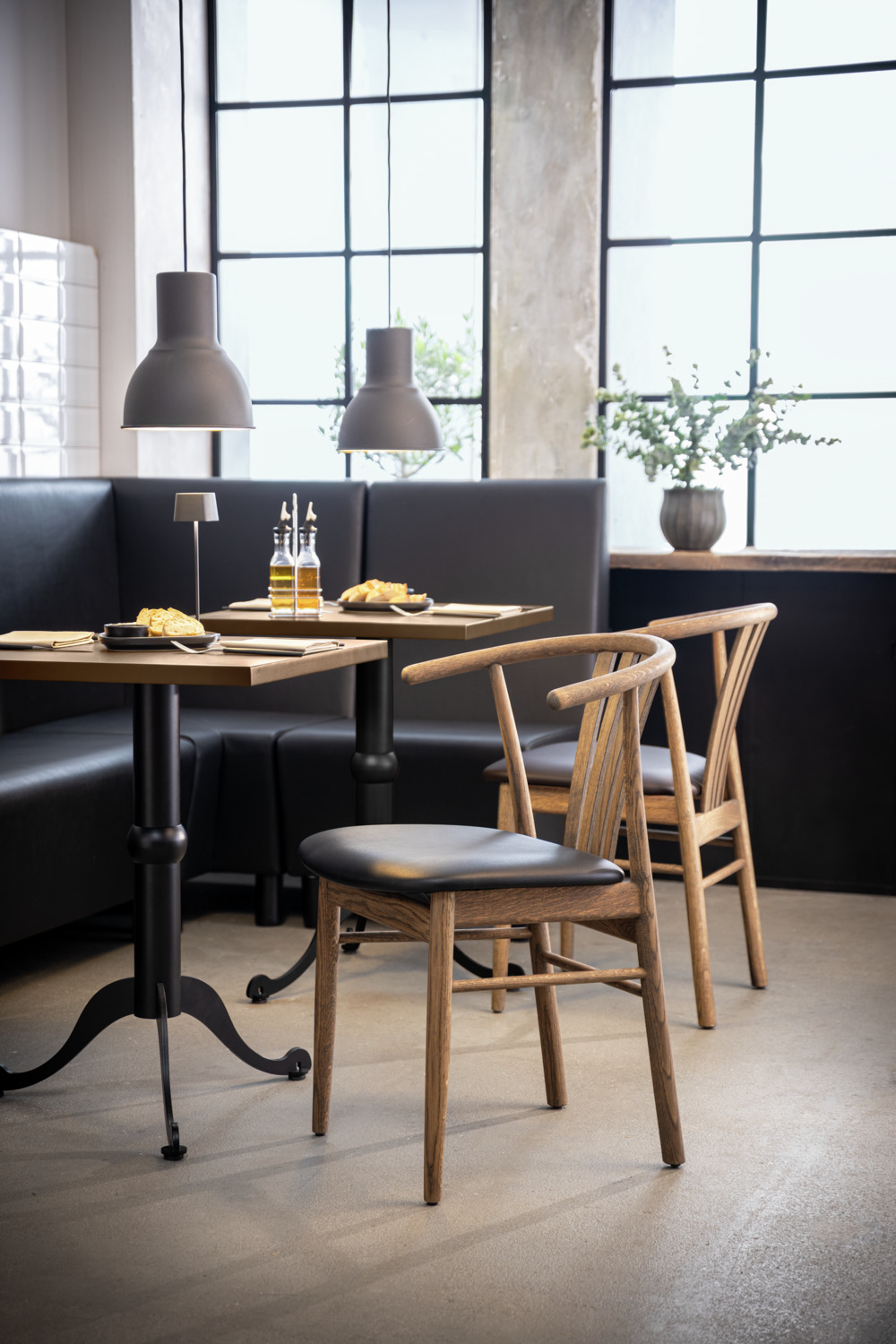 Wooden chair Olmaro