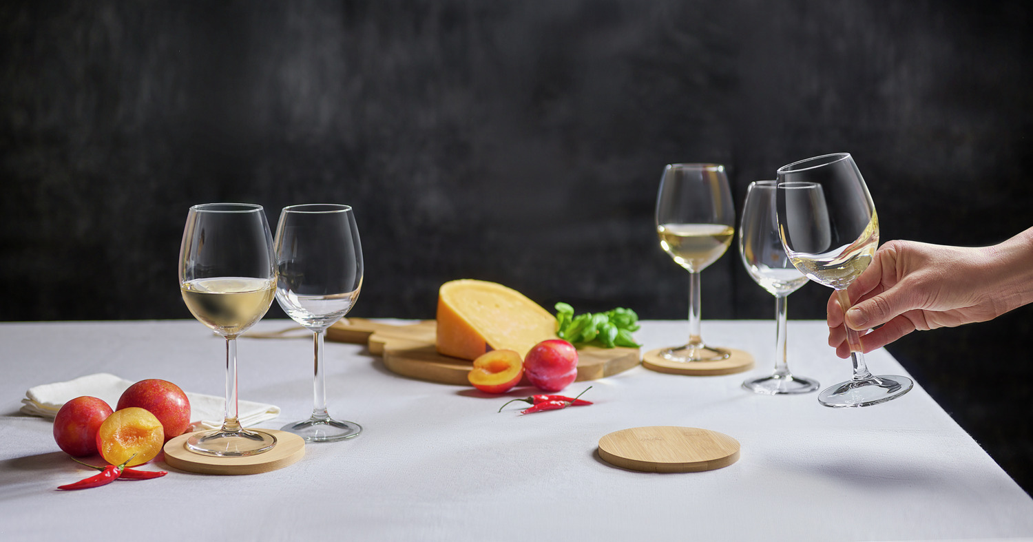 White wine glass Vinous with filling line