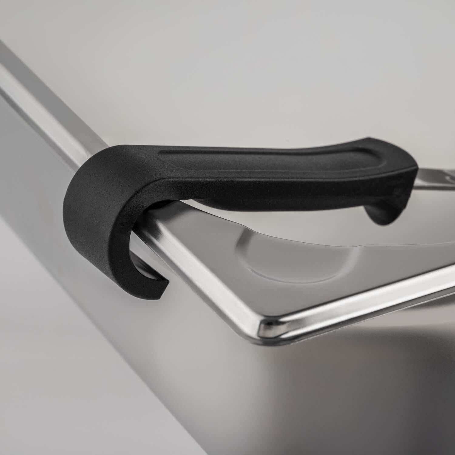 Serving spoon