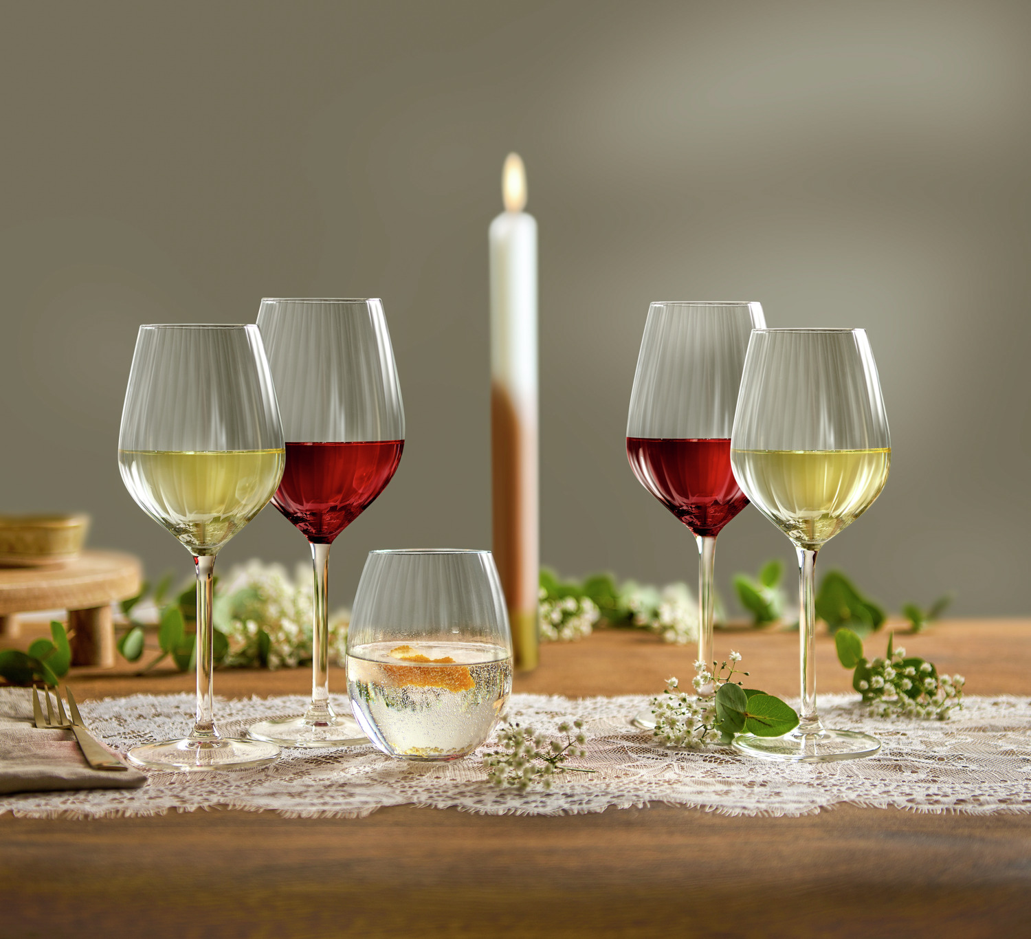 Red wine glass Adora with grooves